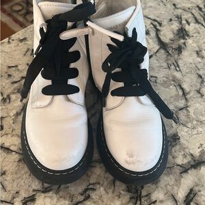Alexander McQueen Kids Sneakers – Classic White with Black Laces (Size 32L-US 1)